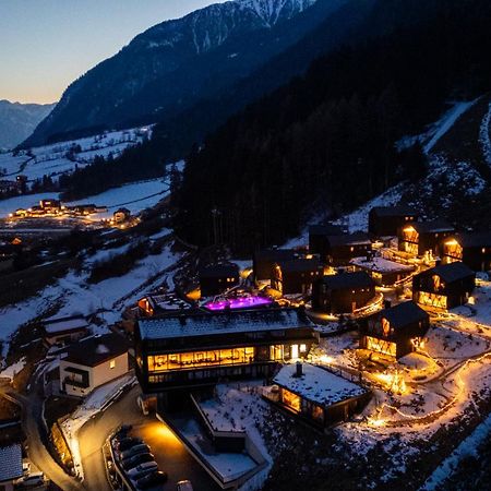 Amus Suites Dolomites Антерсельва-ди-Меццо Экстерьер фото